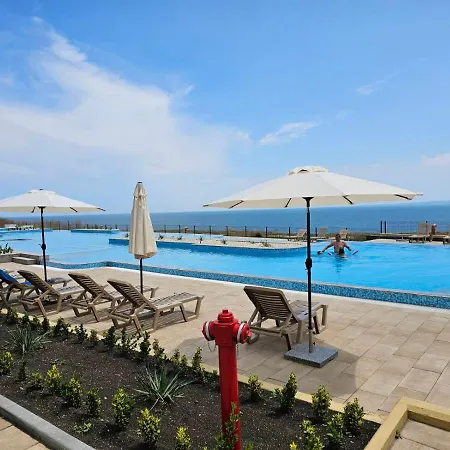 Lahana House In Majestic Complex بوموري